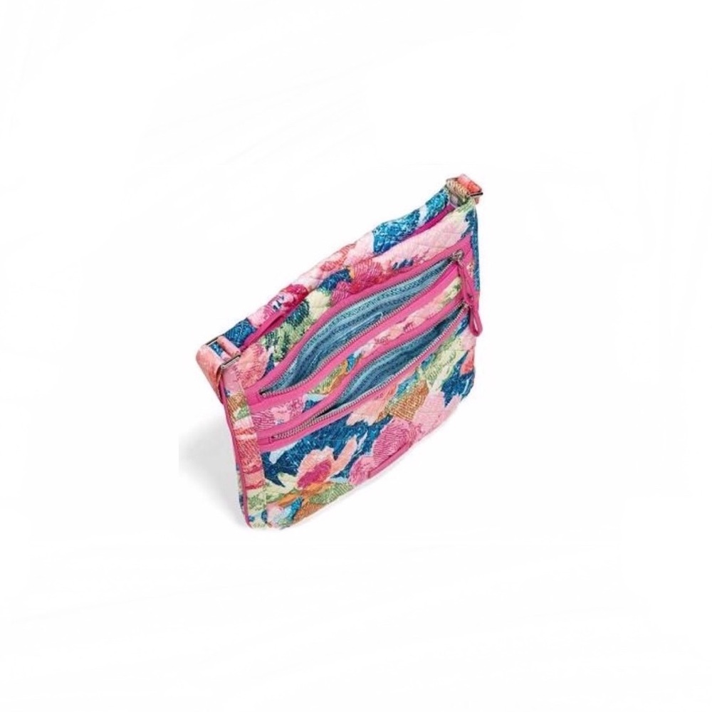 🎉🎉Host Pick🎉🎉Vera Bradley Triple Zip Hipster - Picture 3 of 4